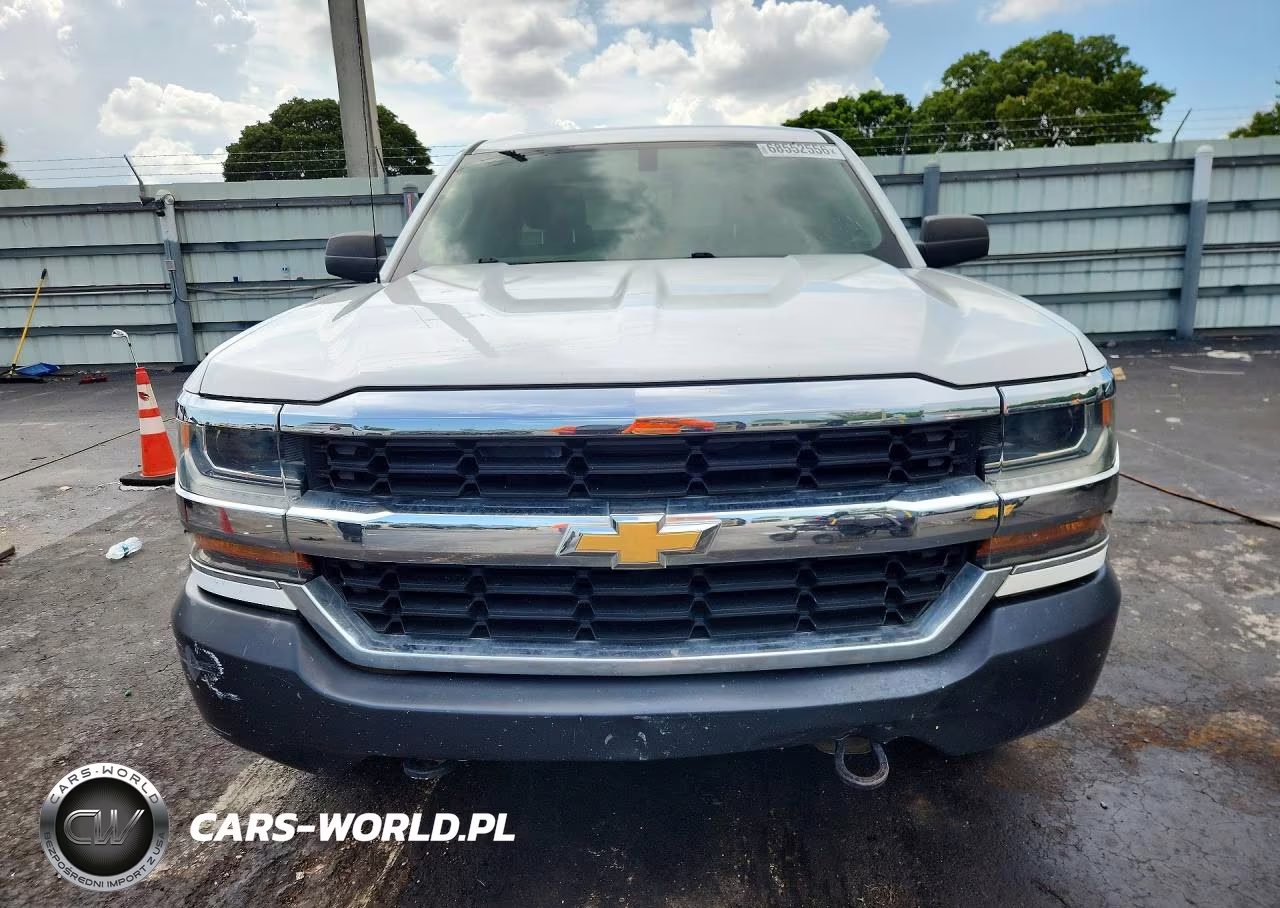 2018 Chevrolet Silverado K1500 VIN:1GCVKNEH8JZ158658 - 5