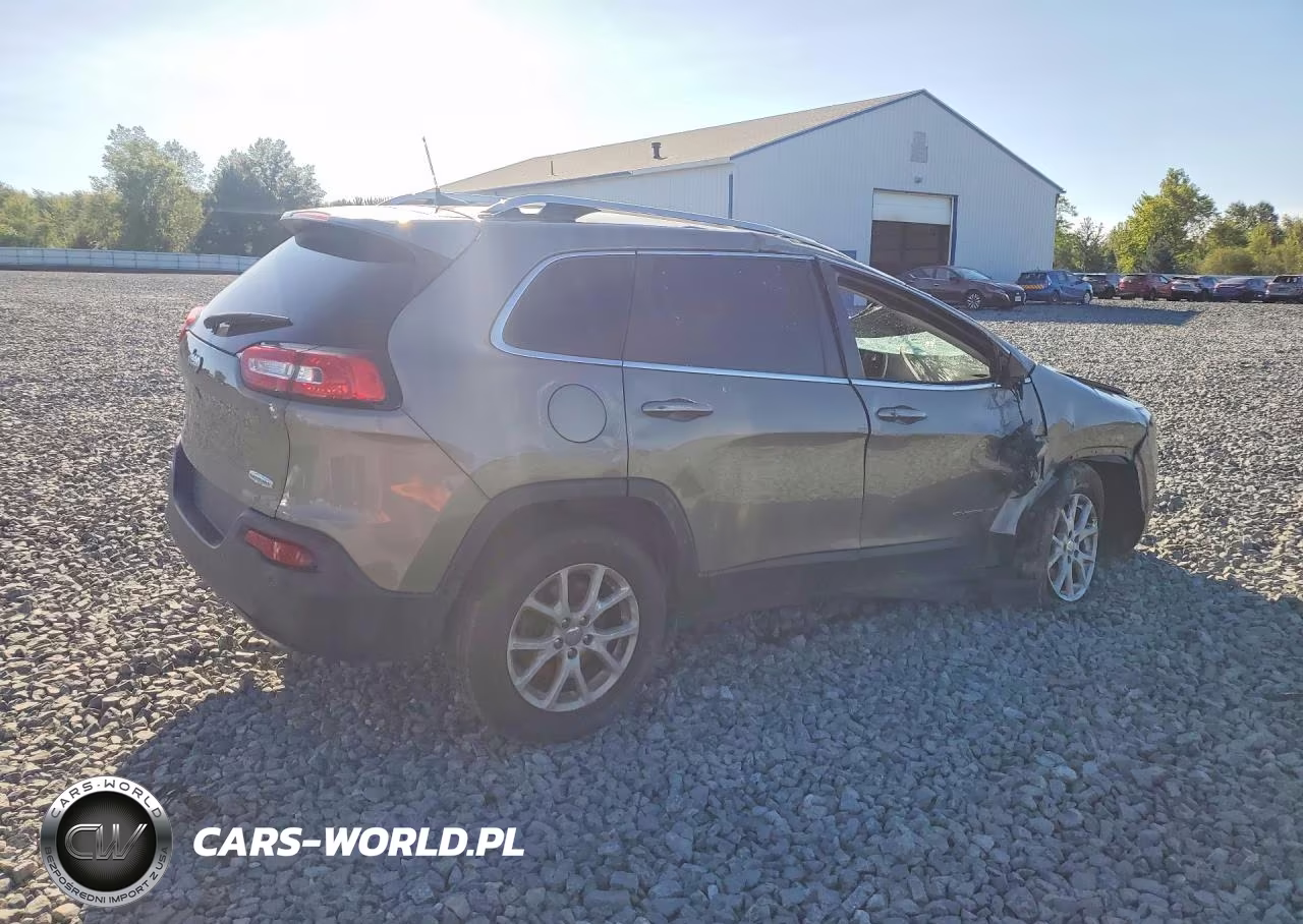 2016 Jeep Cherokee Latitude VIN:1C4PJMCS2GW268085 - 3