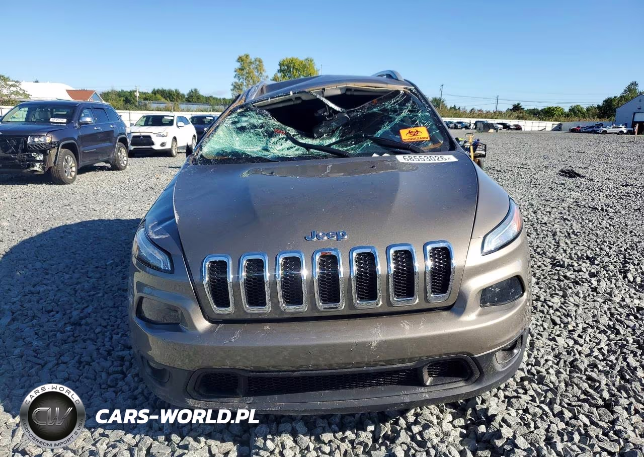 2016 Jeep Cherokee Latitude VIN:1C4PJMCS2GW268085 - 5