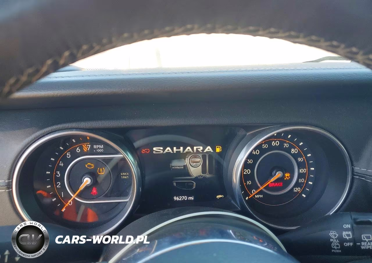 2018 Jeep Wrangler Unlimited Sahara VIN:1C4HJXEG0JW125478 - 9