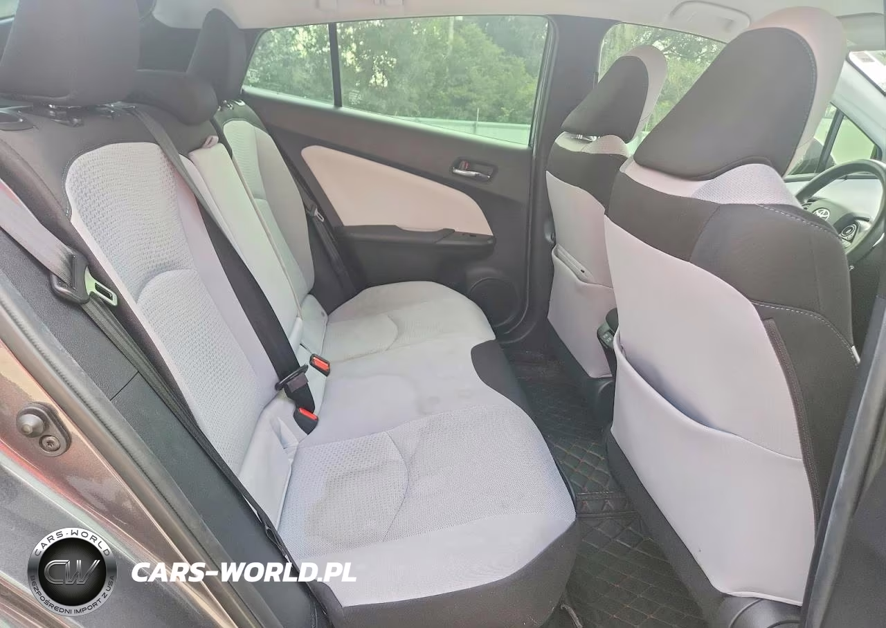 2021 Toyota Prius Le VIN:JTDKAMFU3M3138918 - 11