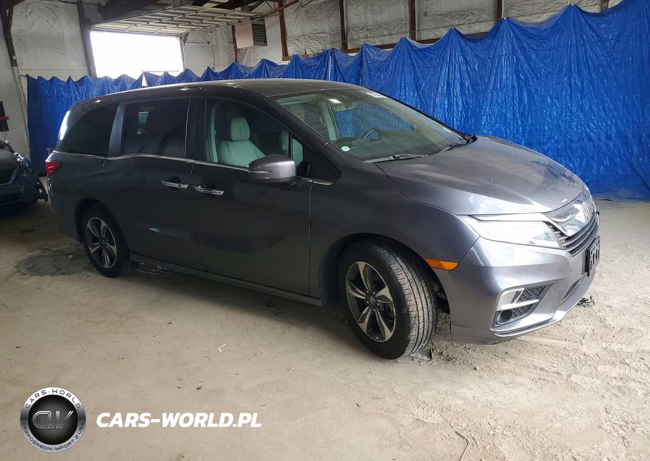 2018 Honda Odyssey Touring VIN:5FNRL6H86JB077549 - 4