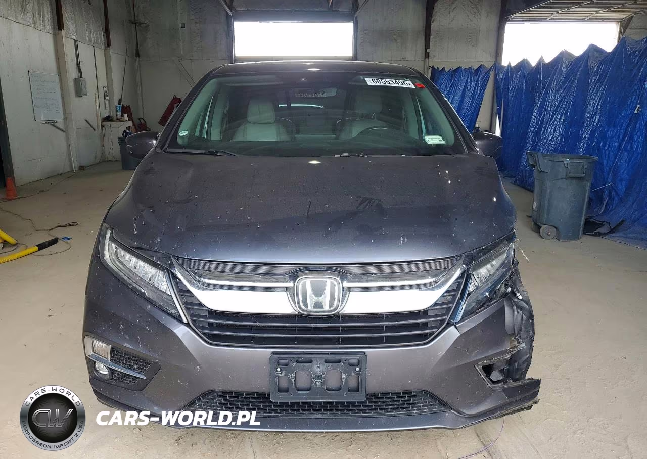 2018 Honda Odyssey Touring VIN:5FNRL6H86JB077549 - 5