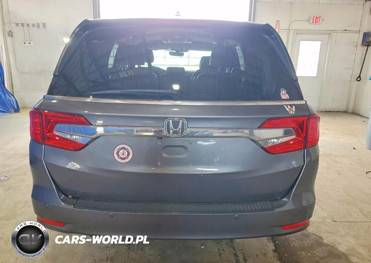 2018 Honda Odyssey Touring VIN:5FNRL6H86JB077549 - 6
