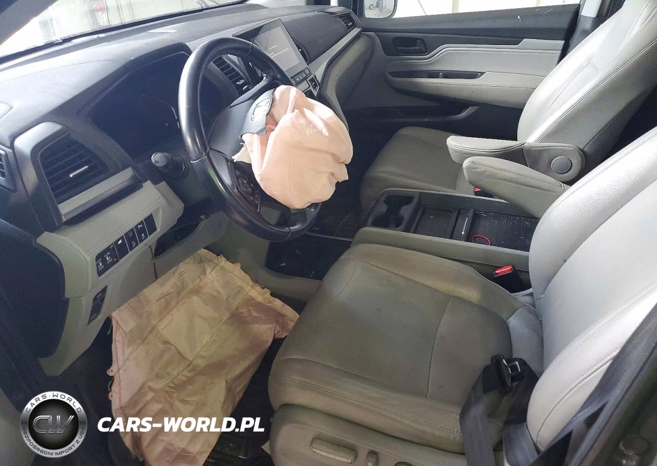 2018 Honda Odyssey Touring VIN:5FNRL6H86JB077549 - 7
