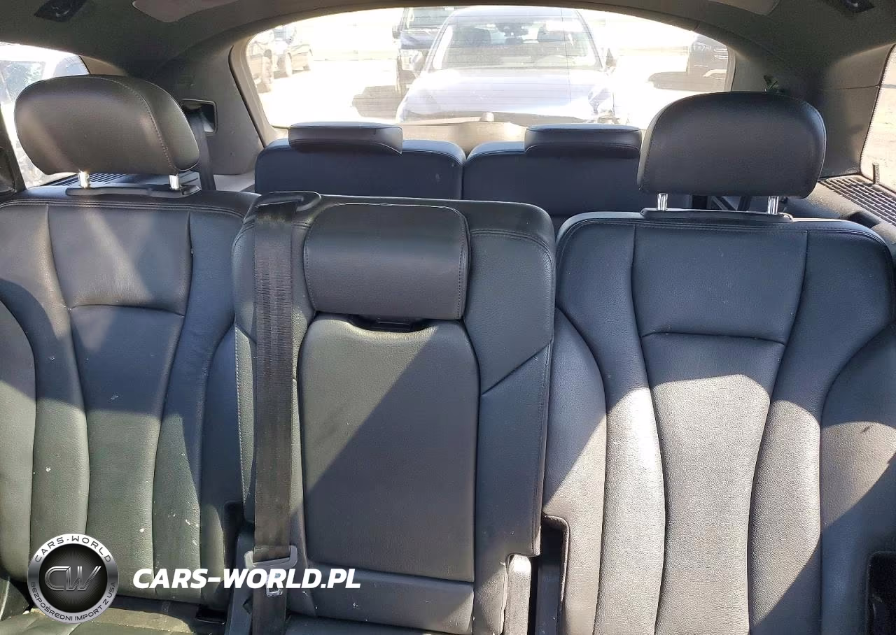 2019 Audi Q7 Premium Plus VIN:WA1LAAF75KD031559 - 10