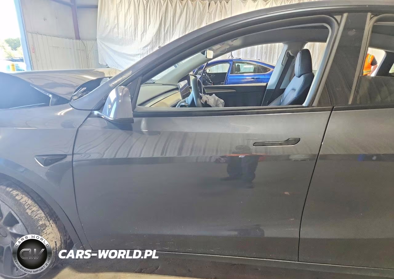 2022 Tesla Model Y VIN:7SAYGDEE1NA017196 - 7