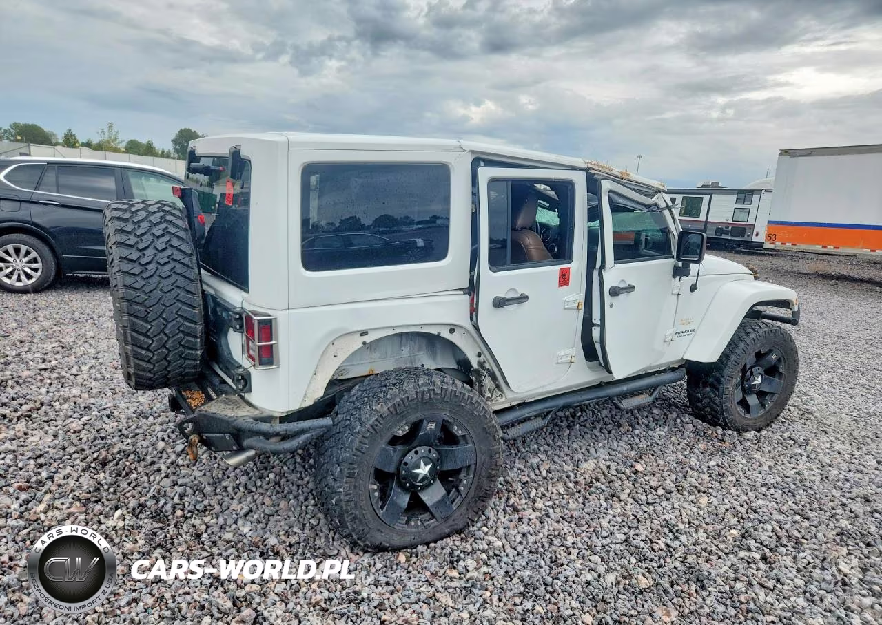 2015 Jeep Wrangler Unlimited Sahara VIN:1C4BJWEG0FL545444 - 3
