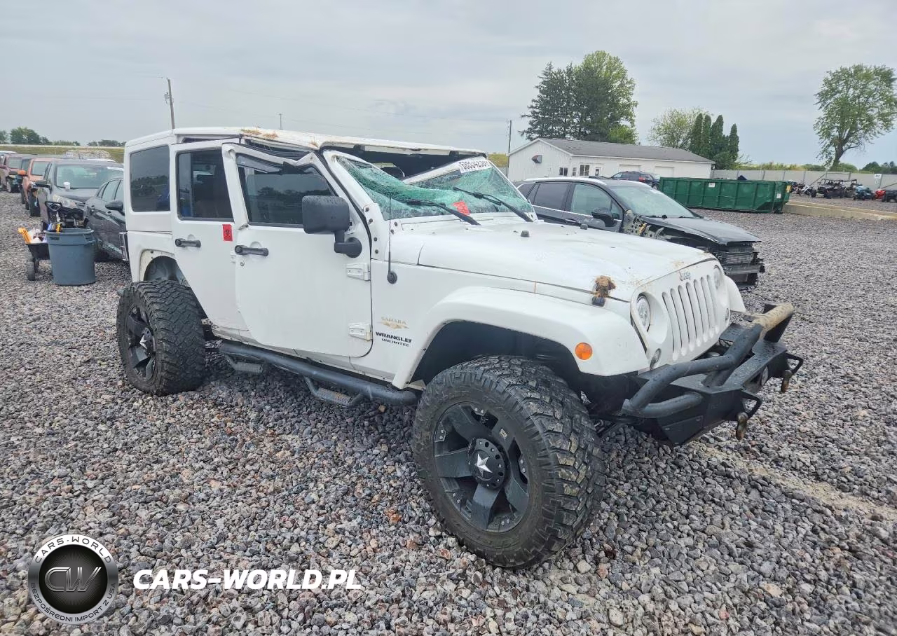 2015 Jeep Wrangler Unlimited Sahara VIN:1C4BJWEG0FL545444 - 4