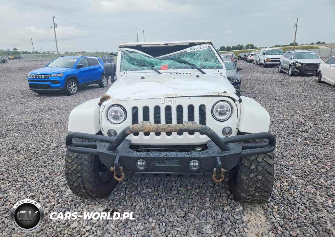 2015 Jeep Wrangler Unlimited Sahara VIN:1C4BJWEG0FL545444 - 5