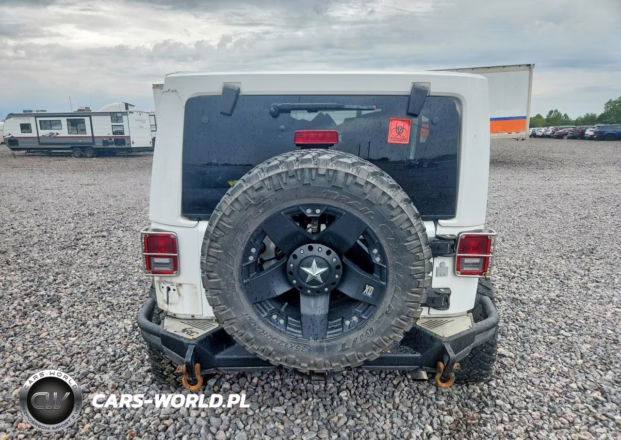 2015 Jeep Wrangler Unlimited Sahara VIN:1C4BJWEG0FL545444 - 6
