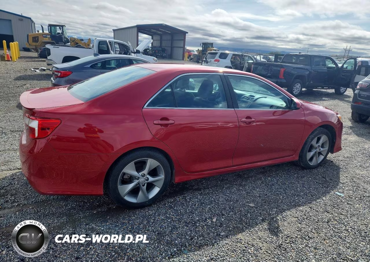 2014 Toyota Camry Se Sport VIN:4T1BF1FK6EU847932 - 3