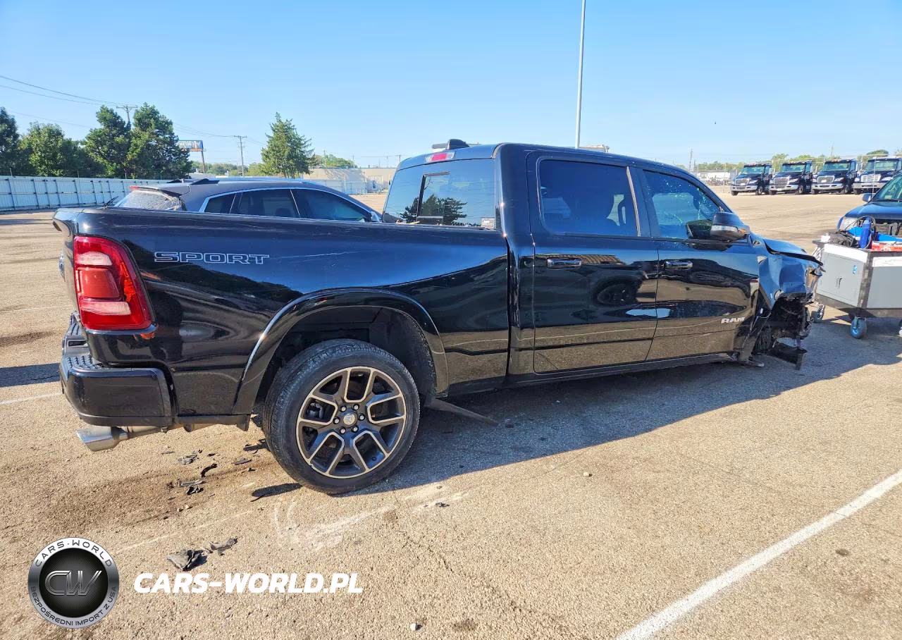 2020 Ram 1500 Laramie VIN:1C6SRFRT8LN417220 - 3