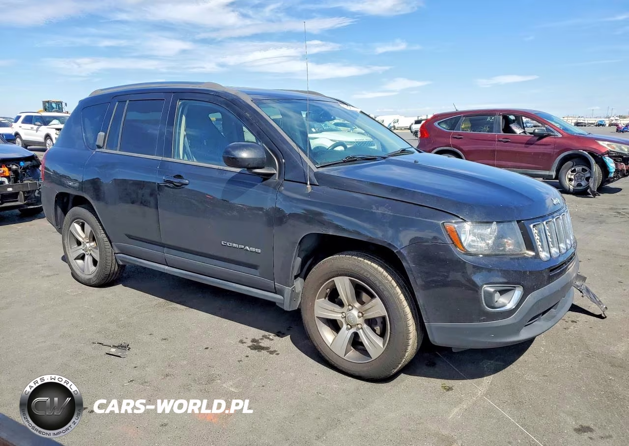 2016 Jeep Compass Latitude VIN:1C4NJDEB0GD768813 - 4