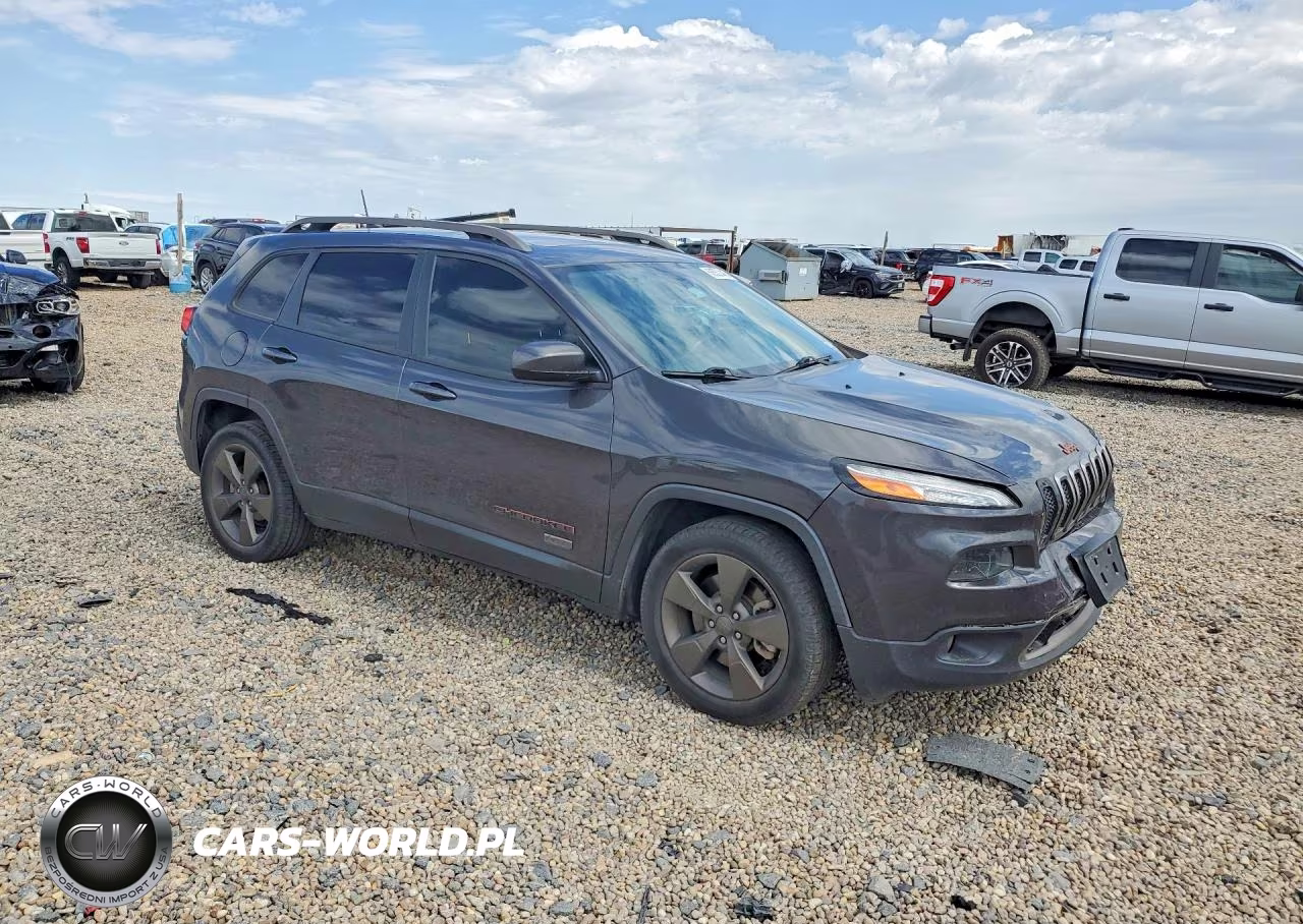 2017 Jeep Cherokee Latitude VIN:1C4PJLCB4HW578413 - 4