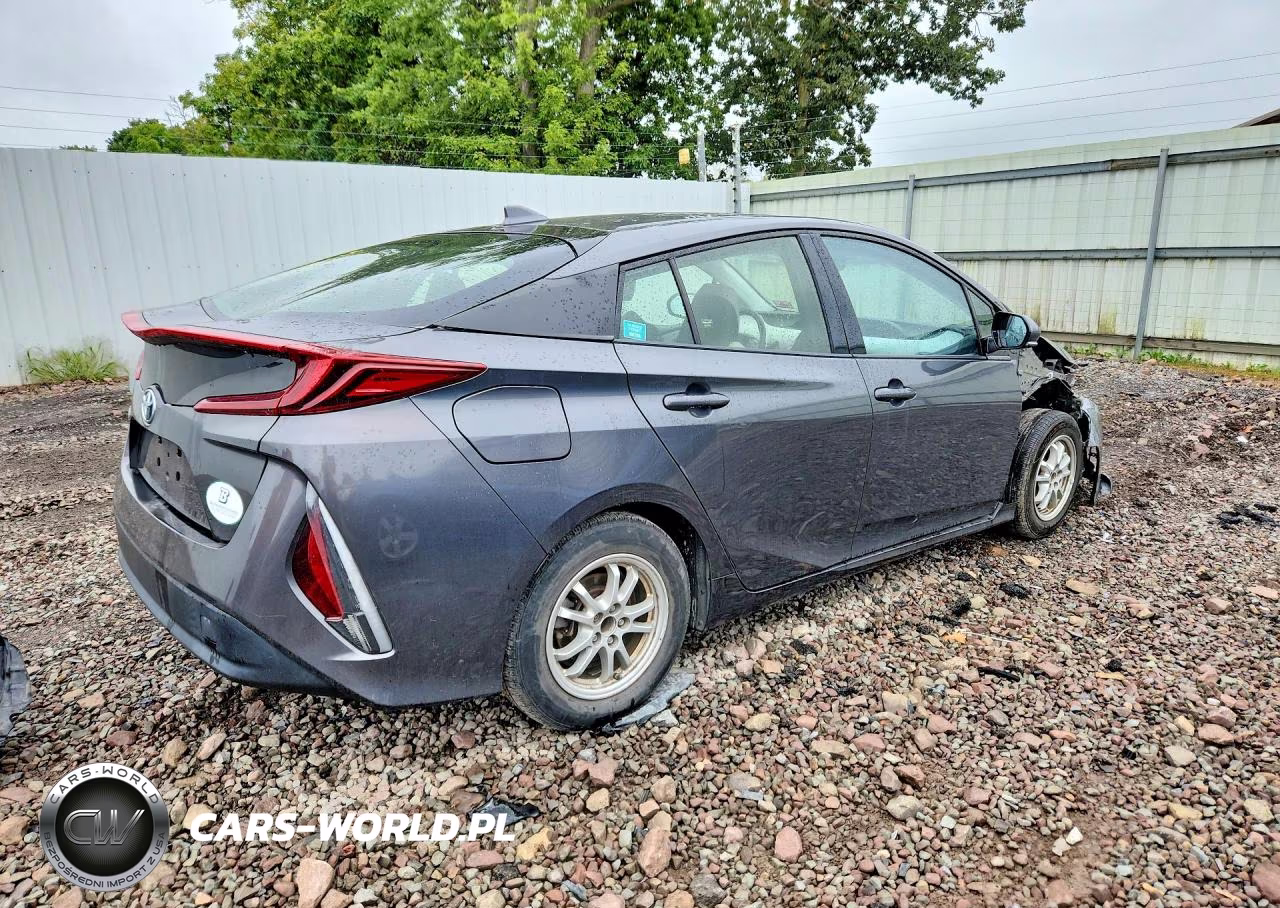 2017 Toyota Prius Prime Plus VIN:JTDKARFP2H3053243 - 3