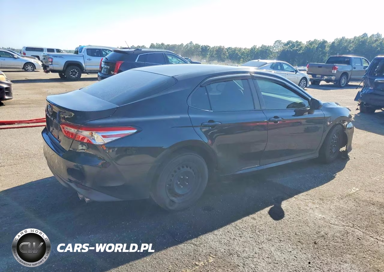 2018 Toyota Camry L VIN:4T1B11HK2JU644557 - 3