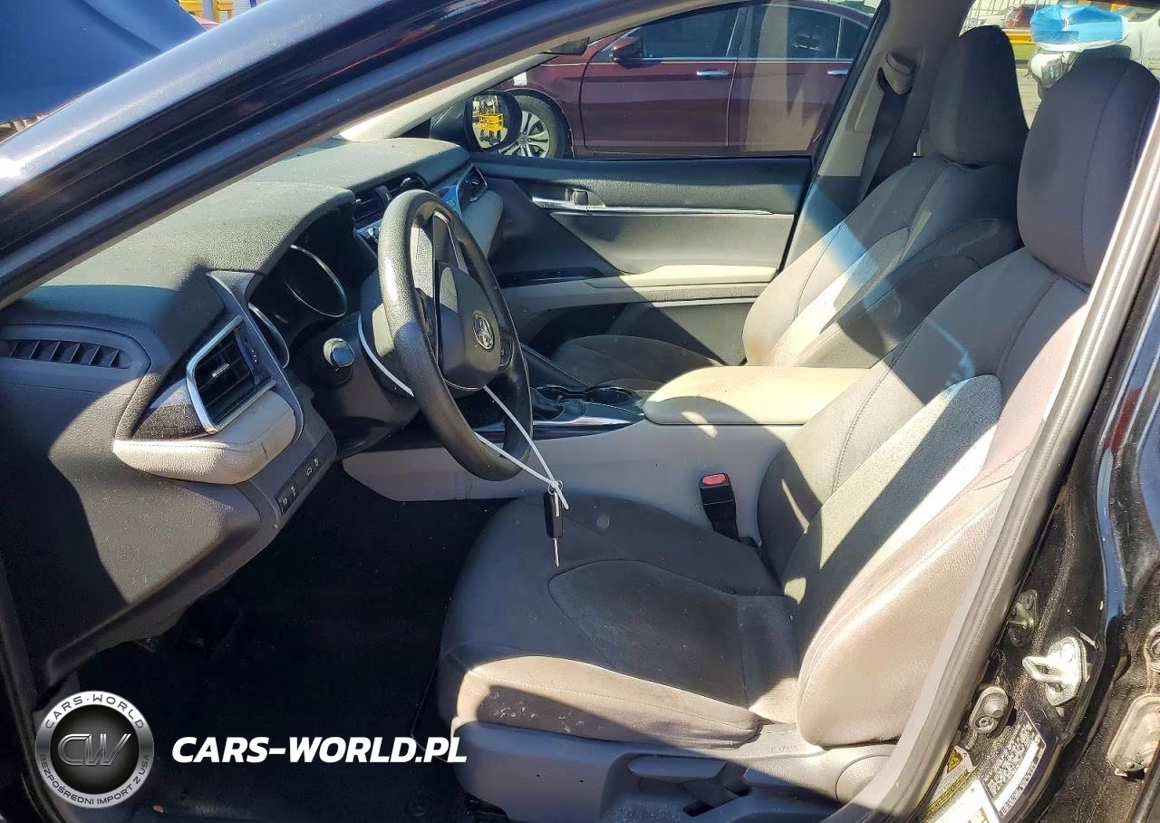 2018 Toyota Camry L VIN:4T1B11HK2JU644557 - 7