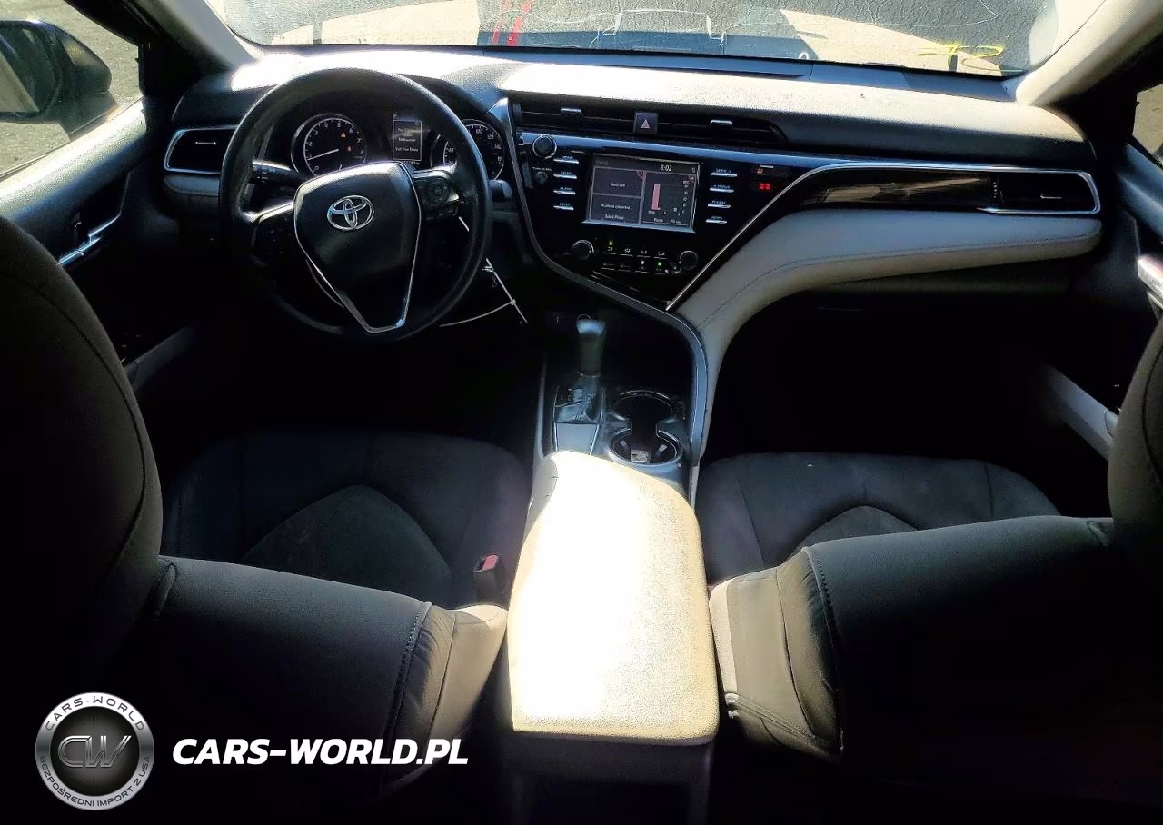 2018 Toyota Camry L VIN:4T1B11HK2JU644557 - 8