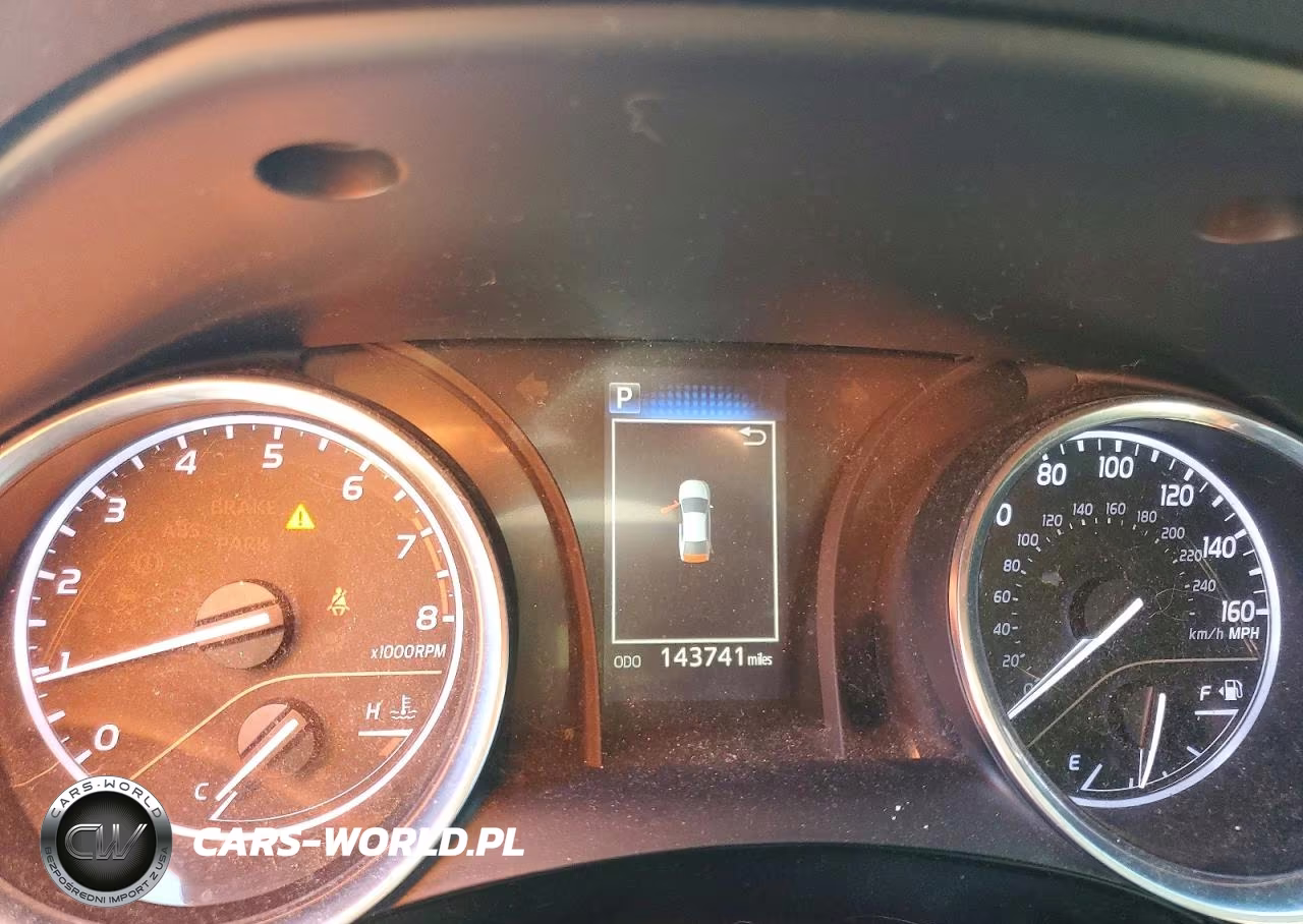 2018 Toyota Camry L VIN:4T1B11HK2JU644557 - 9