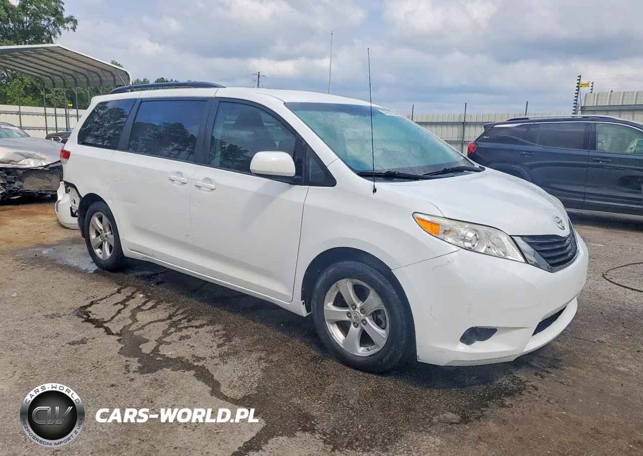 2012 Toyota Sienna Le VIN:5TDKK3DC3CS268910 - 4