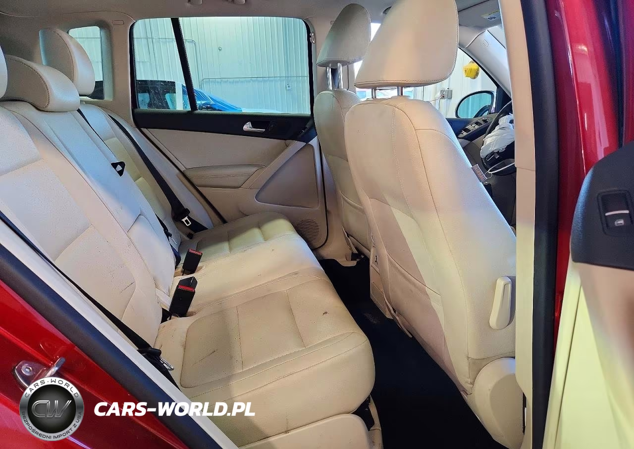 2016 Volkswagen Tiguan S VIN:WVGBV7AX8GW084022 - 11