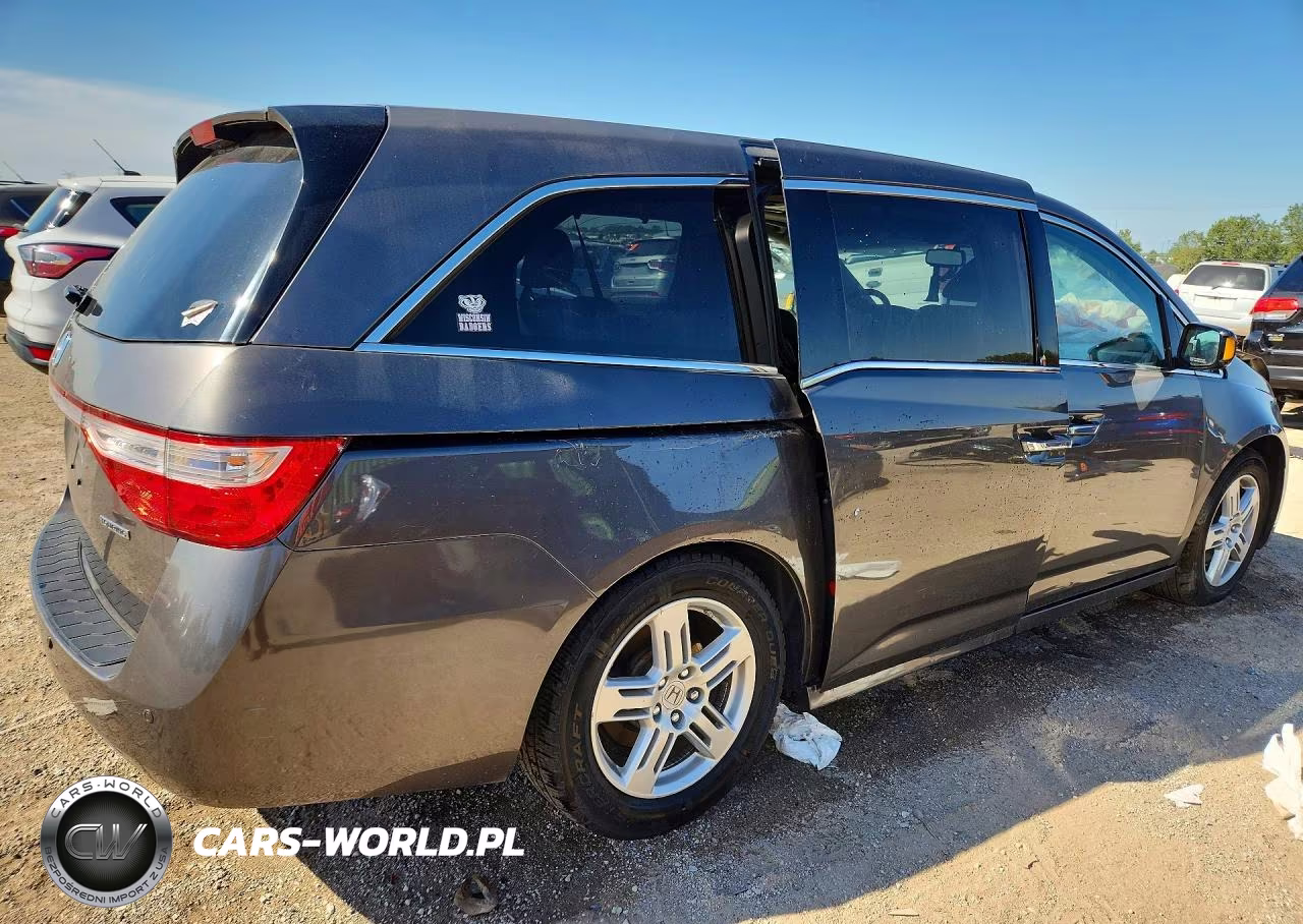 2011 Honda Odyssey Touring VIN:5FNRL5H95BB063940 - 3