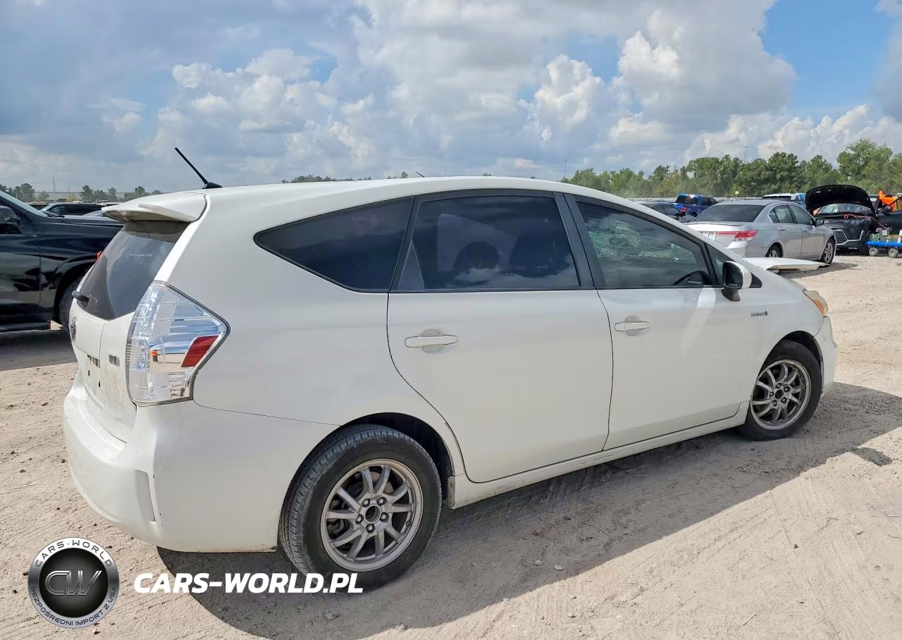 2014 Toyota Prius V Two VIN:JTDZN3EUXEJ015290 - 3