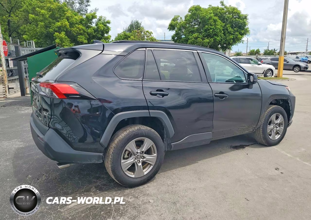 2024 Toyota Rav4 Xle VIN:2T3W1RFV4RW334314 - 3