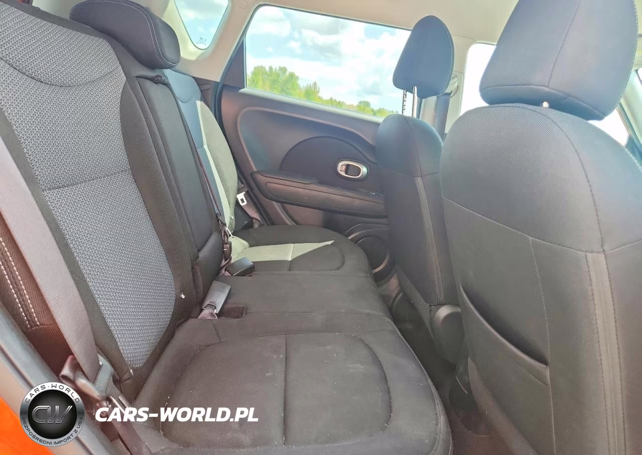 2018 Kia Soul + VIN:KNDJP3A5XJ7571208 - 10
