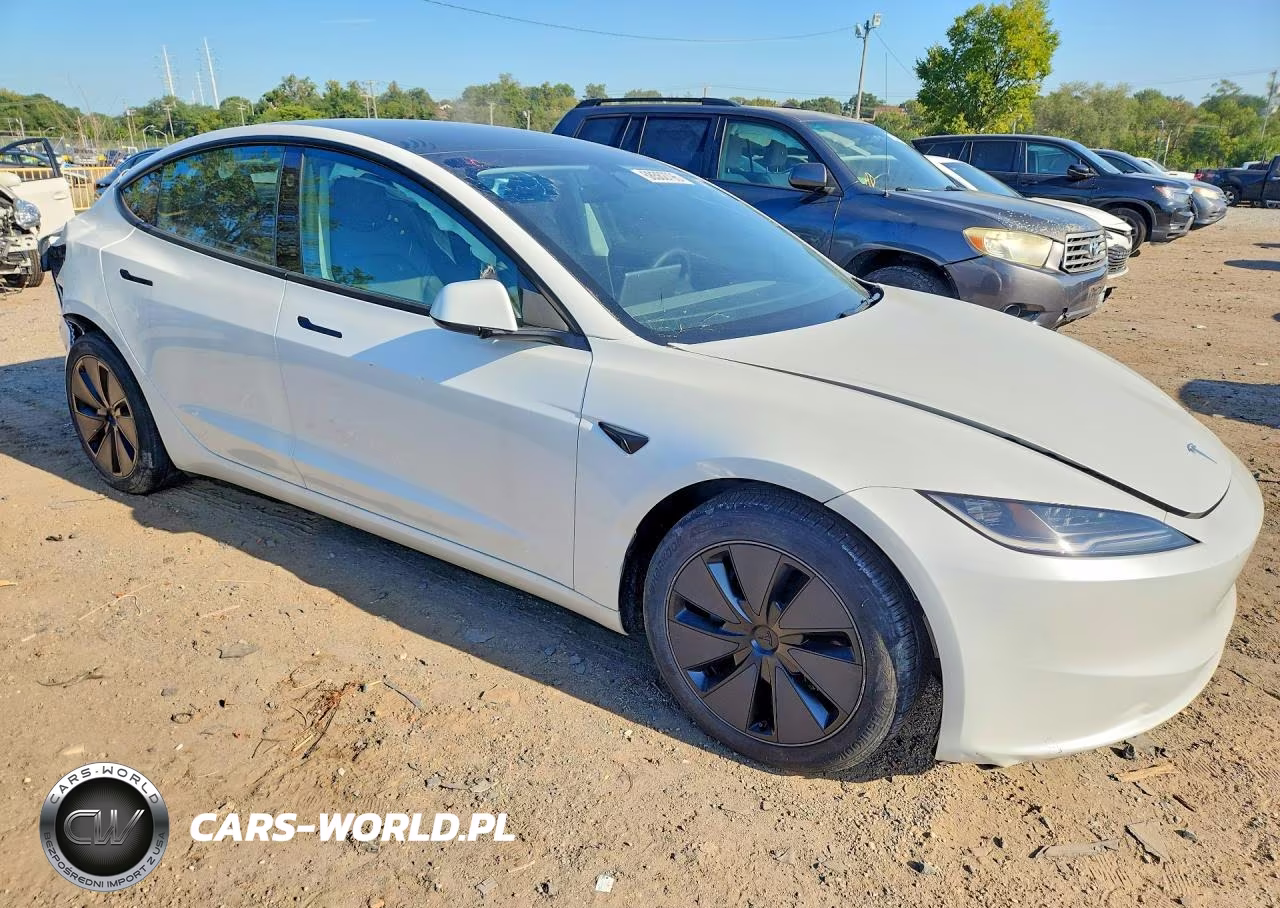 2025 Tesla Model 3 VIN:5YJ3E1EAXSF030780 - 4