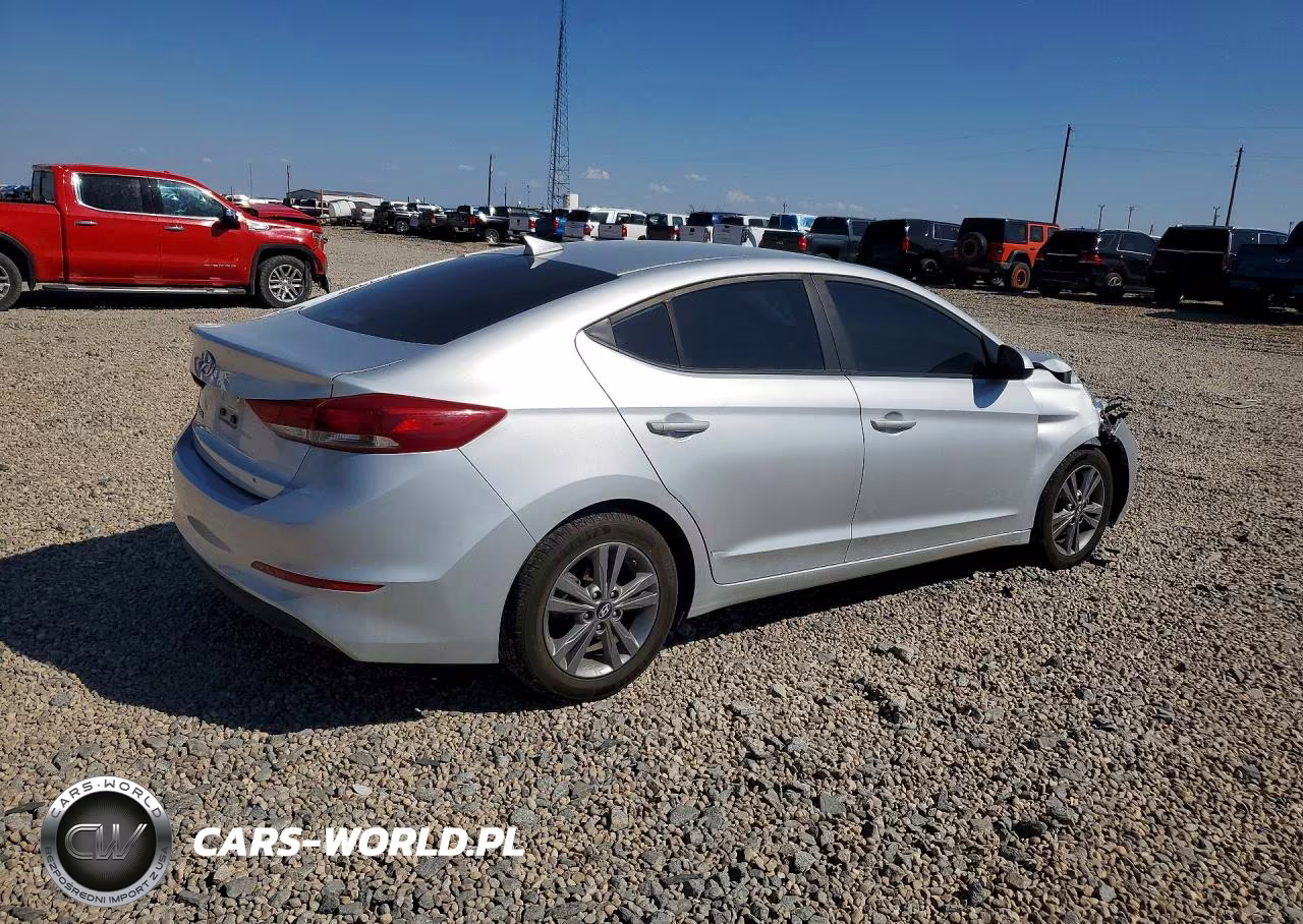 2018 Hyundai Elantra Sel VIN:5NPD84LF5JH256916 - 3