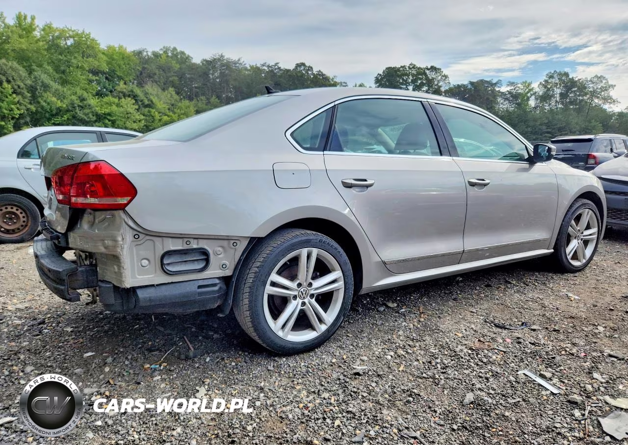 2013 Volkswagen Passat Sel VIN:1VWCN7A30DC085603 - 3