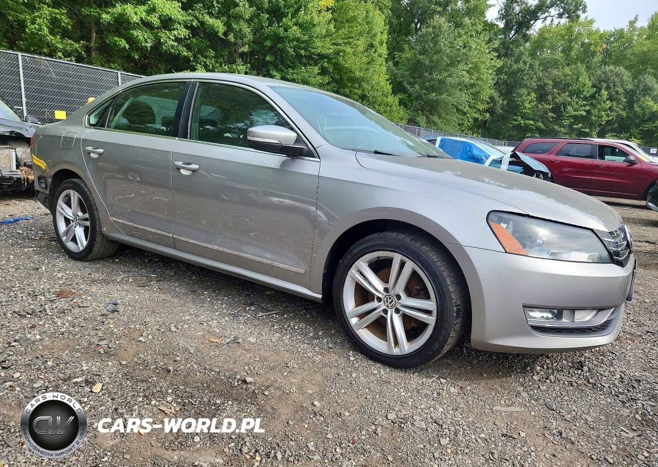 2013 Volkswagen Passat Sel VIN:1VWCN7A30DC085603 - 4