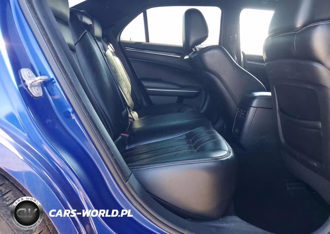 2019 Chrysler 300 S VIN:2C3CCABGXKH559529 - 10