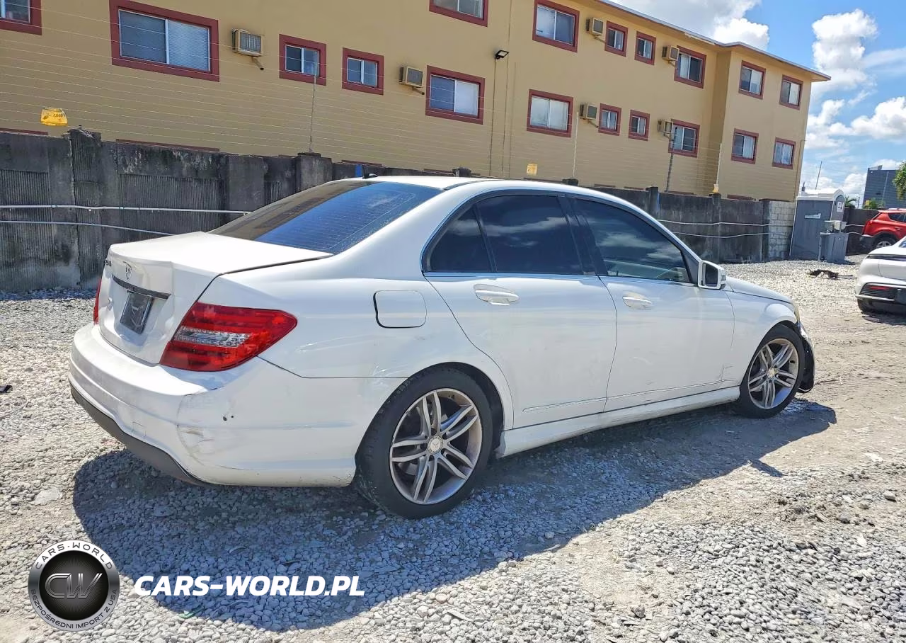 2014 Mercedes-Benz C 250 VIN:WDDGF4HBXEG172180 - 3