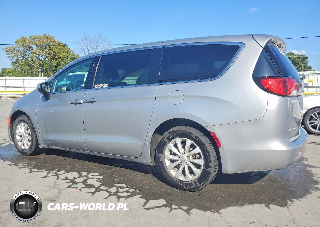 2017 Chrysler Pacifica Touring VIN:2C4RC1DG1HR676082 - 2
