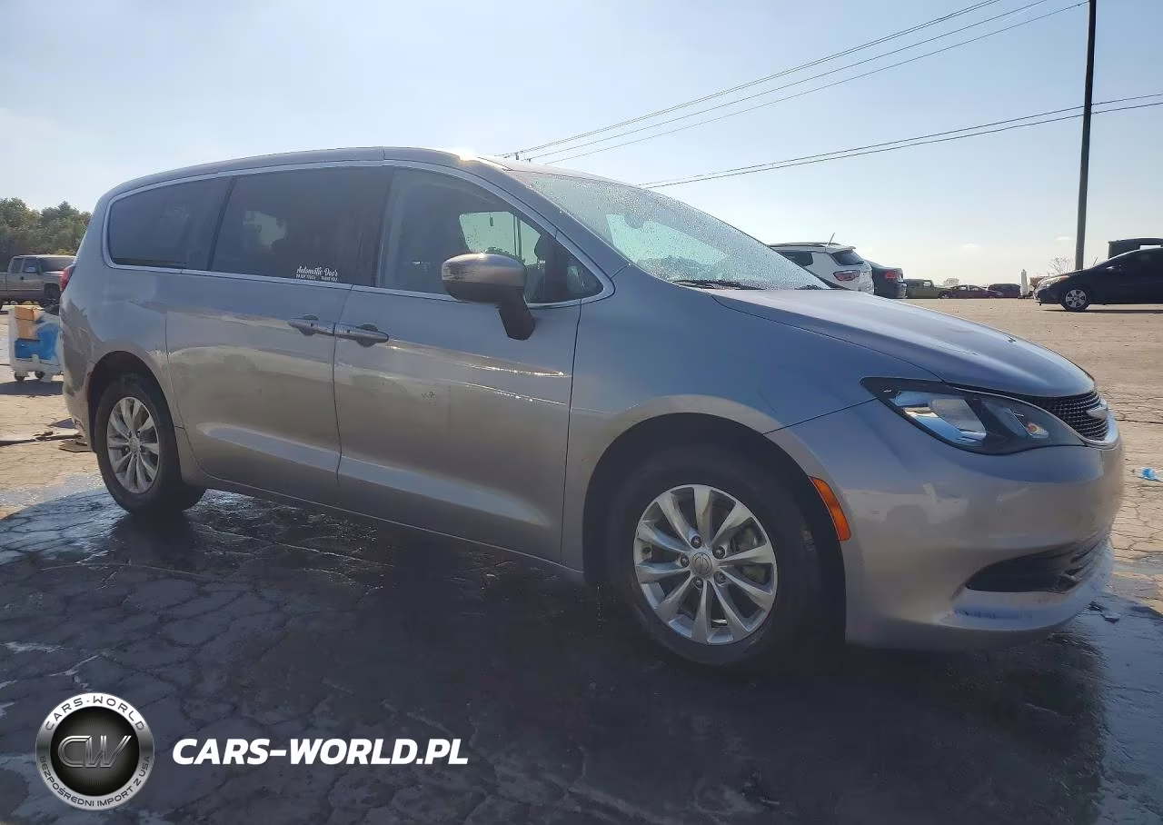 2017 Chrysler Pacifica Touring VIN:2C4RC1DG1HR676082 - 4