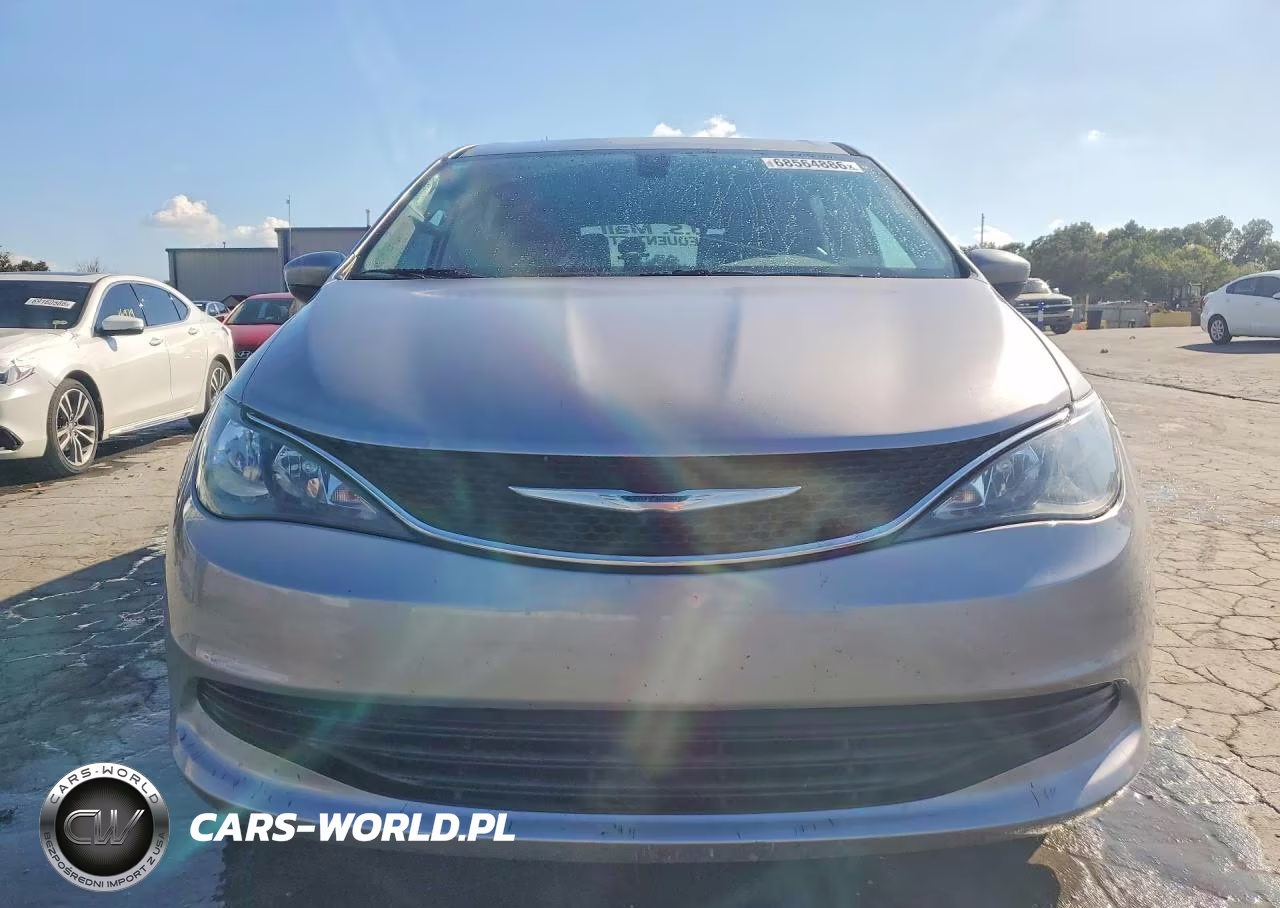 2017 Chrysler Pacifica Touring VIN:2C4RC1DG1HR676082 - 5