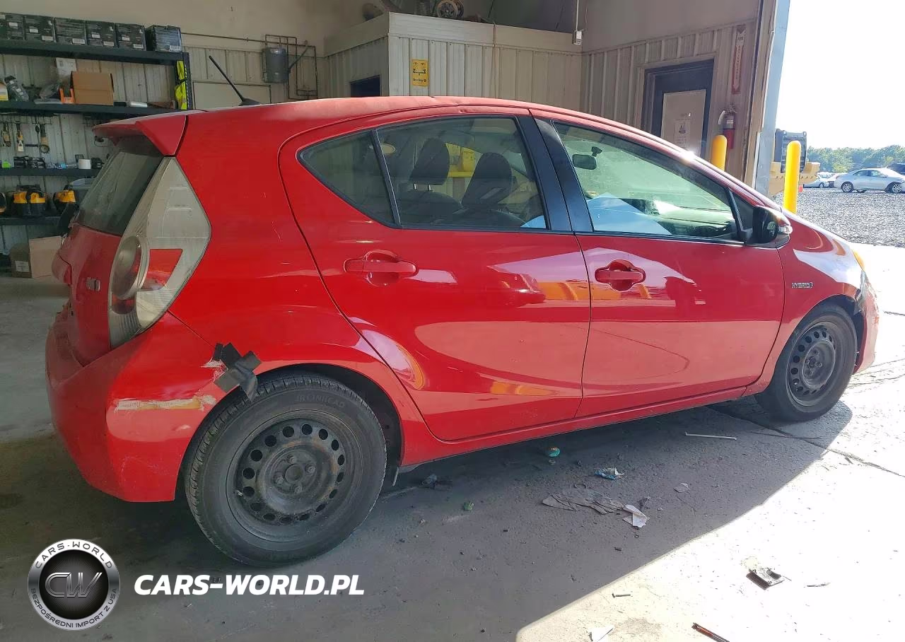2013 Toyota Prius C Two VIN:JTDKDTB35D1045330 - 3