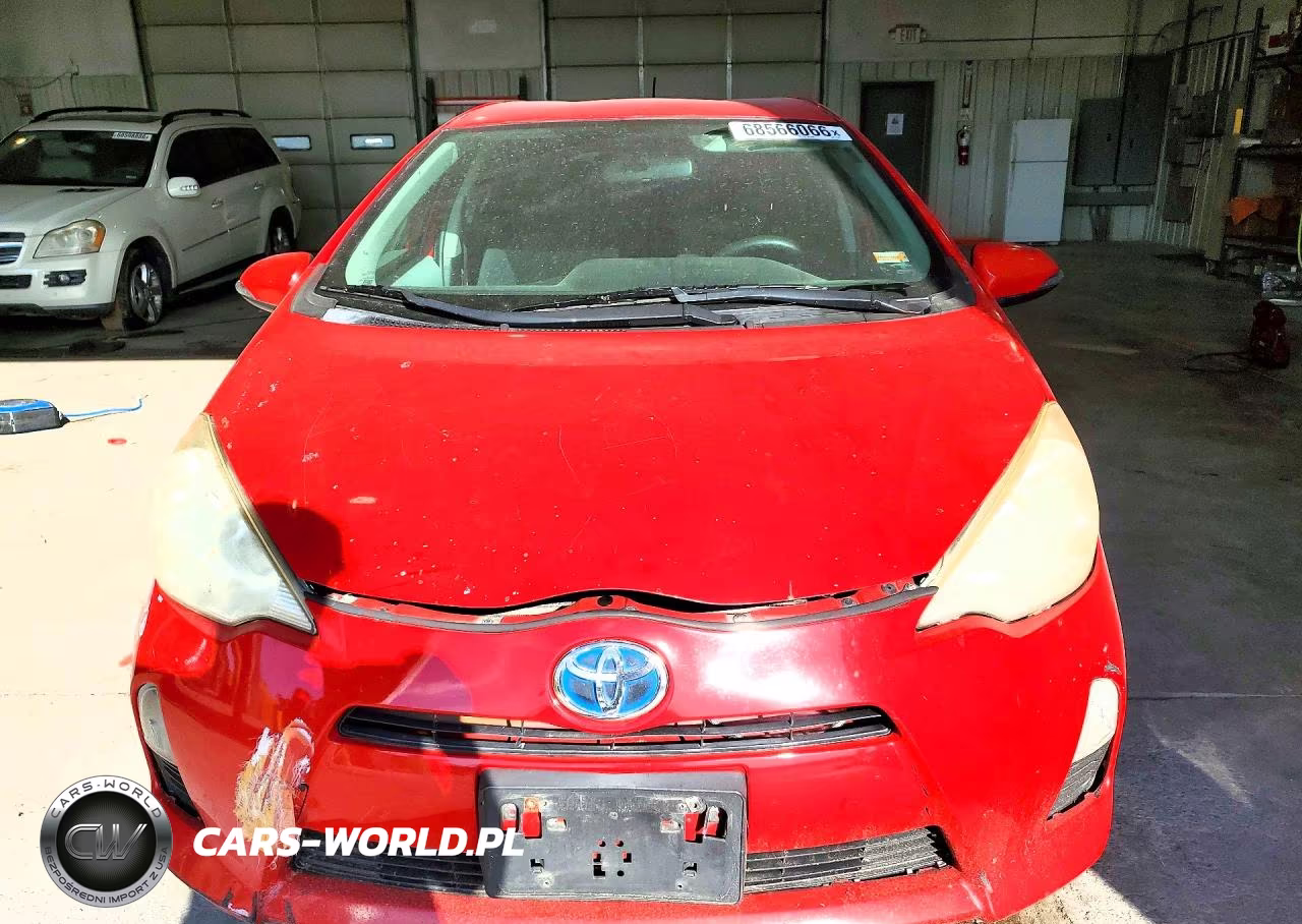 2013 Toyota Prius C Two VIN:JTDKDTB35D1045330 - 5