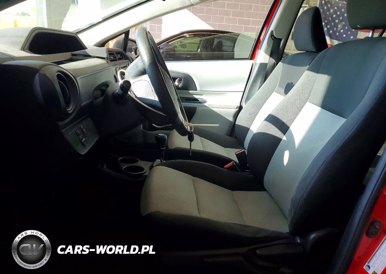 2013 Toyota Prius C Two VIN:JTDKDTB35D1045330 - 7