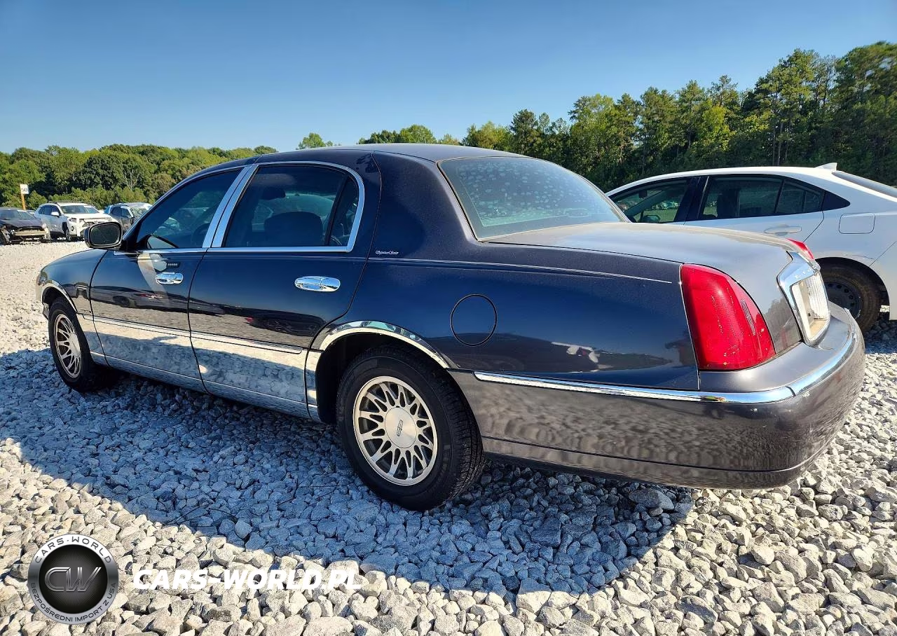 2002 Lincoln Town Car Signature VIN:1LNHM82W12Y605183 - 2