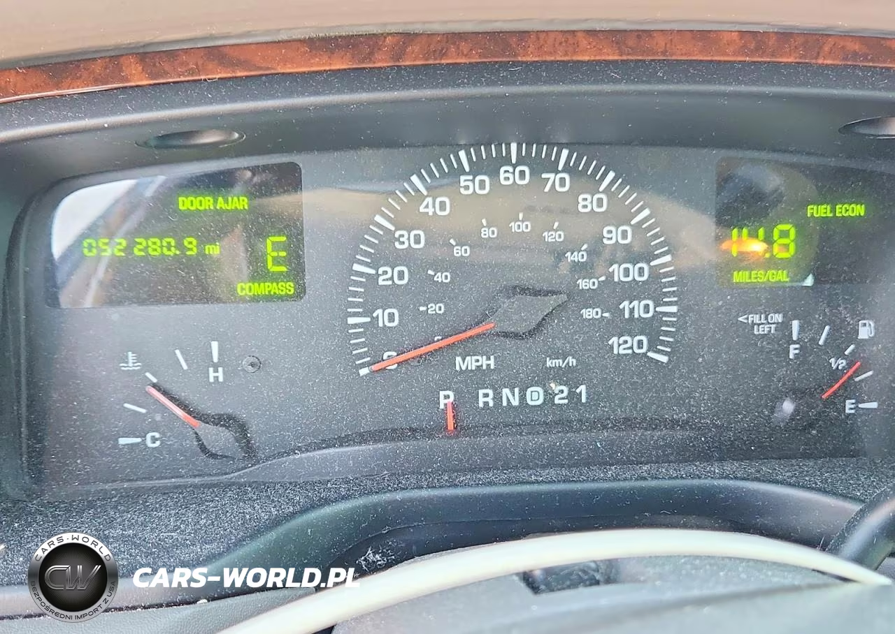 2002 Lincoln Town Car Signature VIN:1LNHM82W12Y605183 - 9