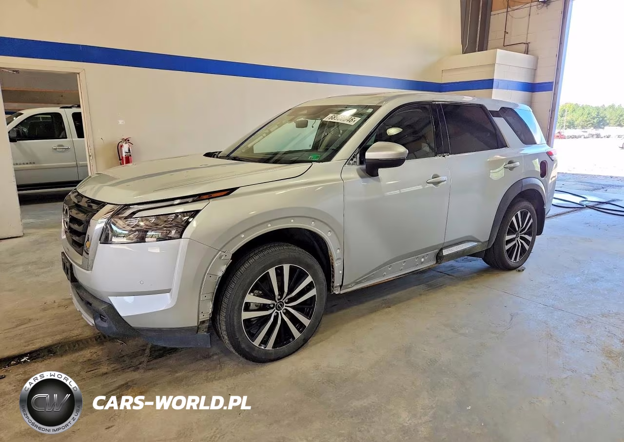 2025 Nissan Pathfinder Platinum