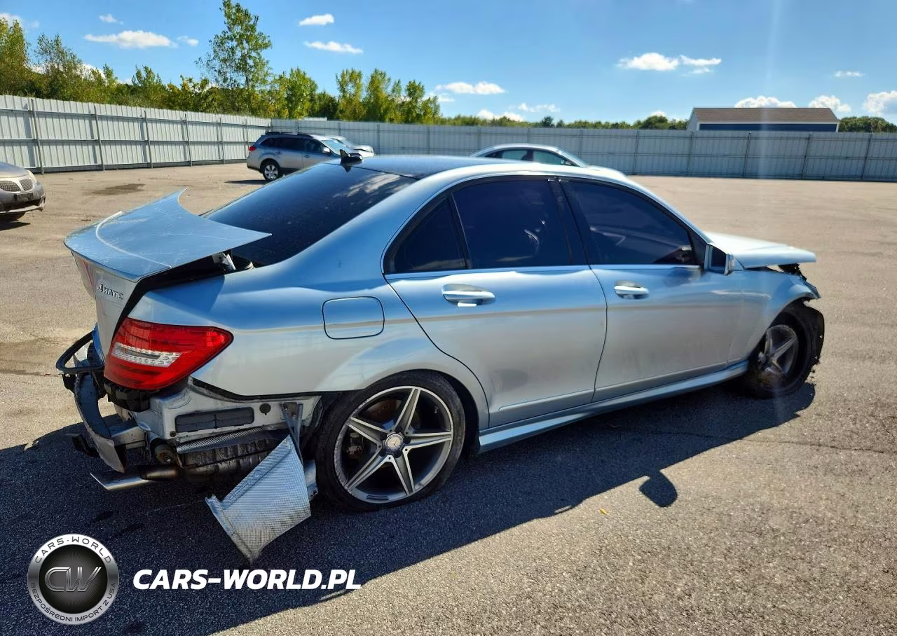 2013 Mercedes-Benz C 300 4Matic VIN:WDDGF8AB3DR261741 - 3