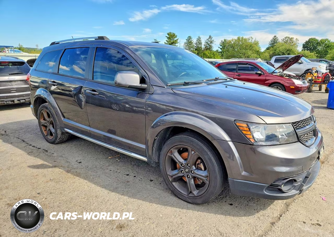 2018 Dodge Journey Crossroad VIN:3C4PDDGG9JT387228 - 4