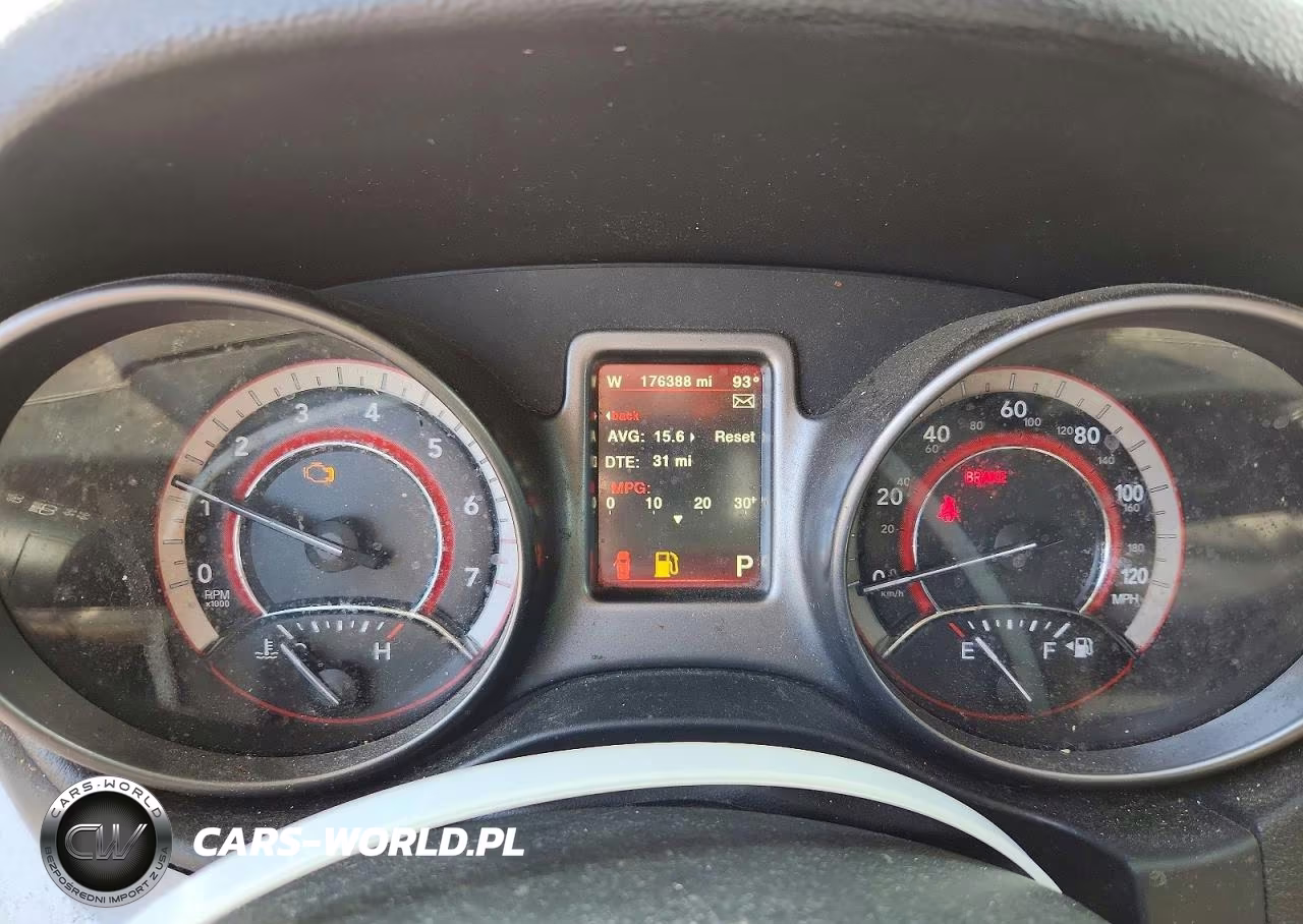 2018 Dodge Journey Crossroad VIN:3C4PDDGG9JT387228 - 9