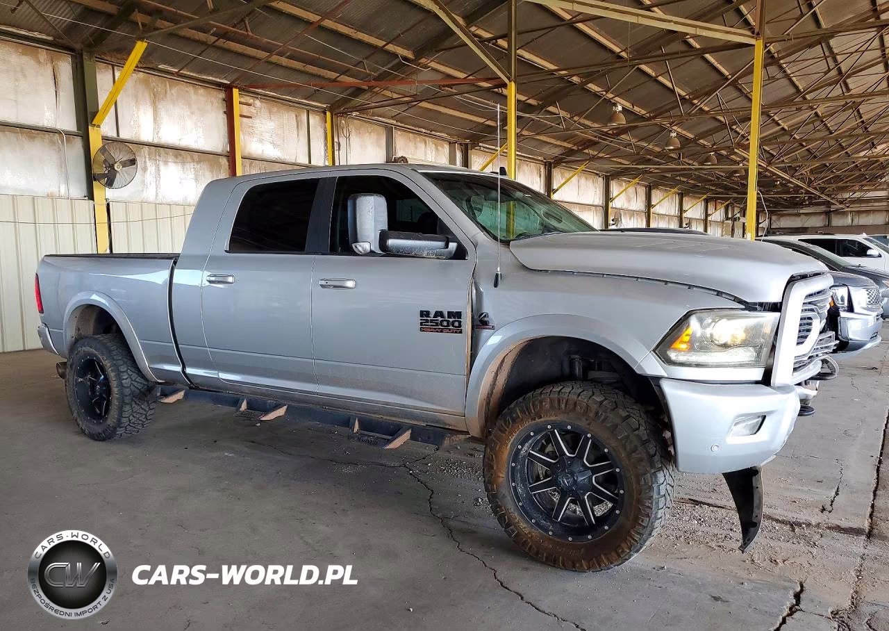 2018 Ram 2500 Laramie VIN:3C6UR5NL1JG380736 - 4