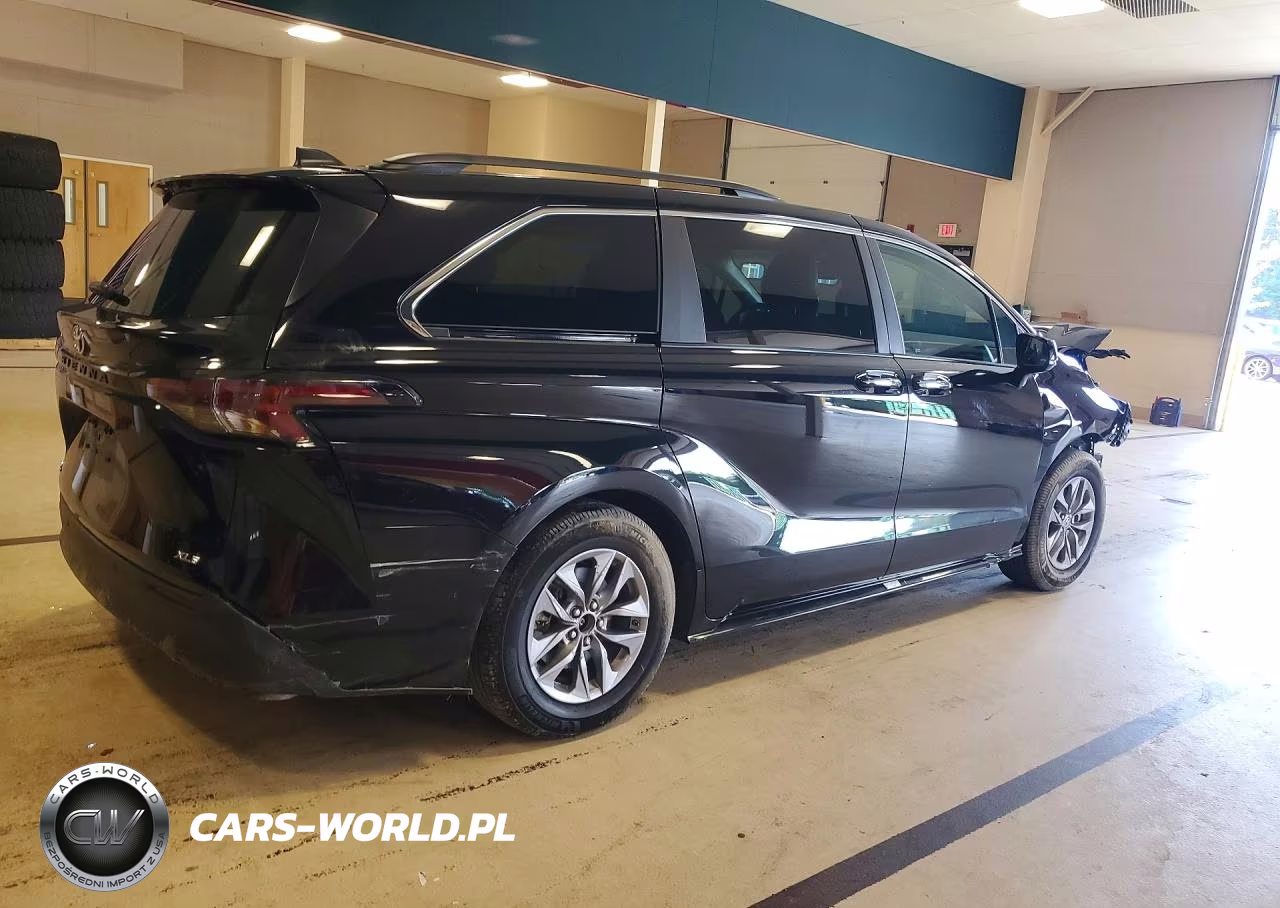 2025 Toyota Sienna Xle 7-Passenger VIN:5TDJSKFC1SS166555 - 3